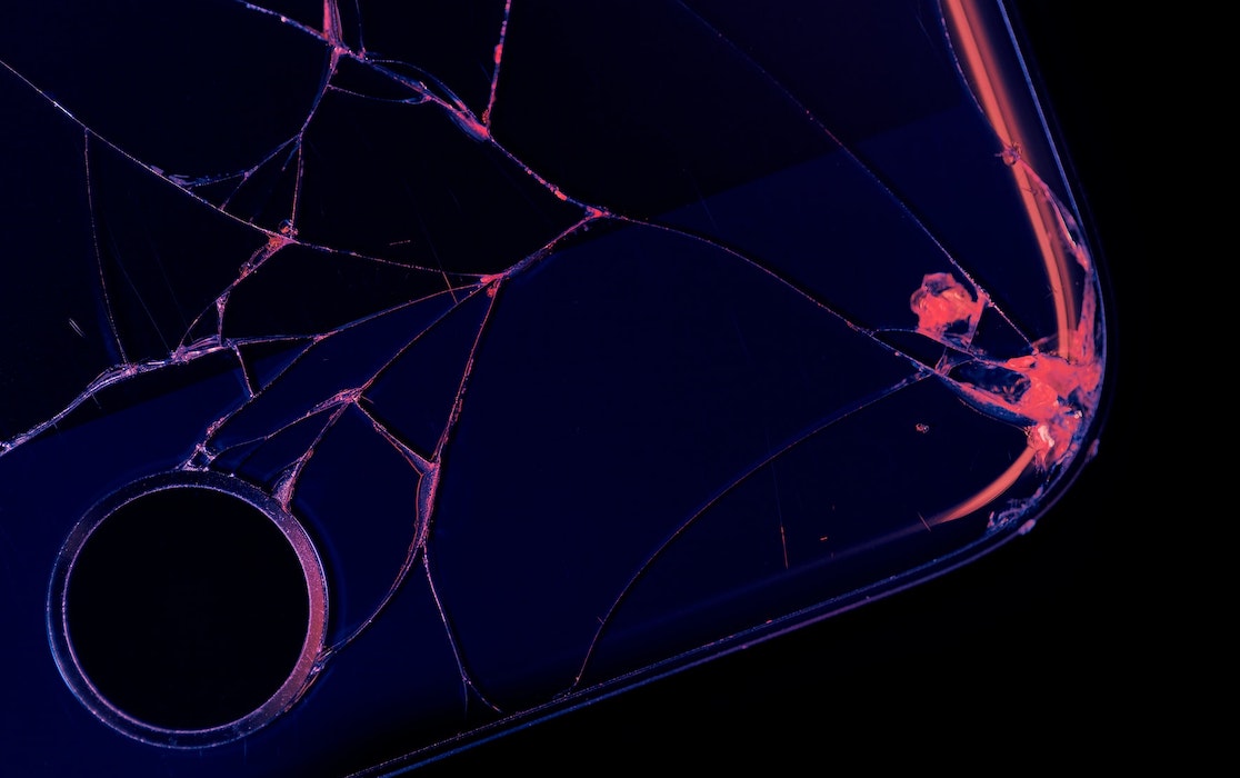 broken iphone screen black - Knust eller revnet iPhone skærm?